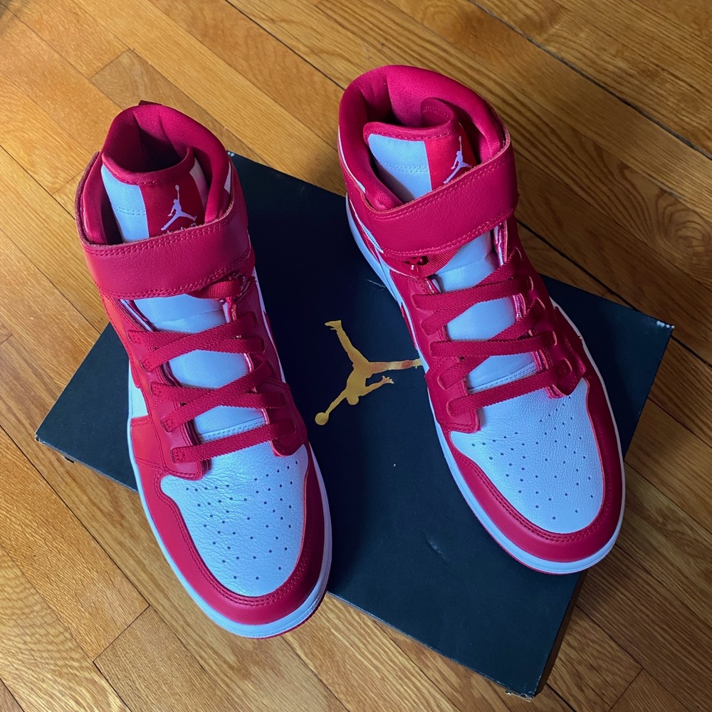 NEW!! Nike Air Jordan 1 Hi Flyease